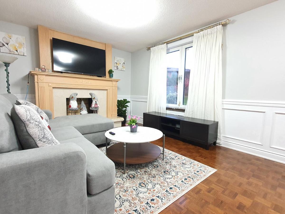 A Home Away Торонто Экстерьер фото