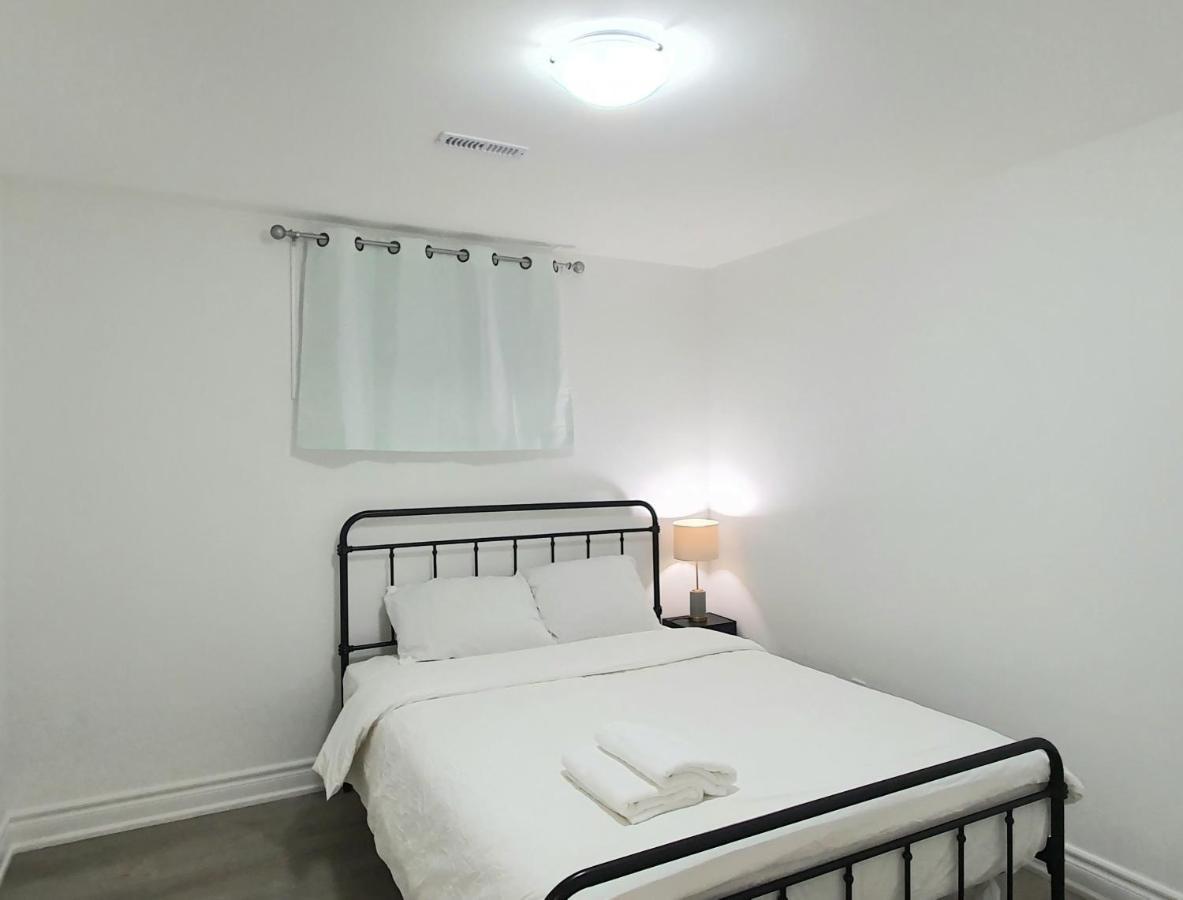 A Home Away Торонто Экстерьер фото