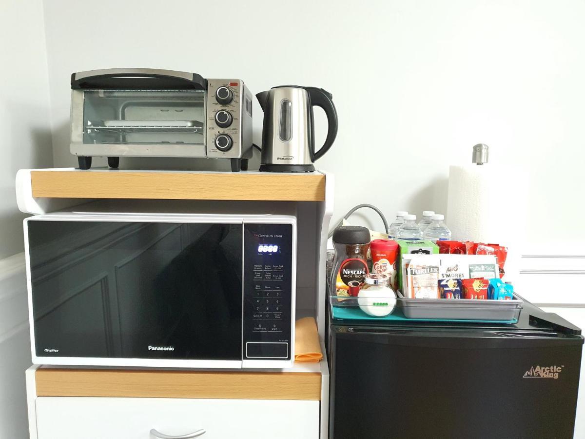 A Home Away Торонто Экстерьер фото