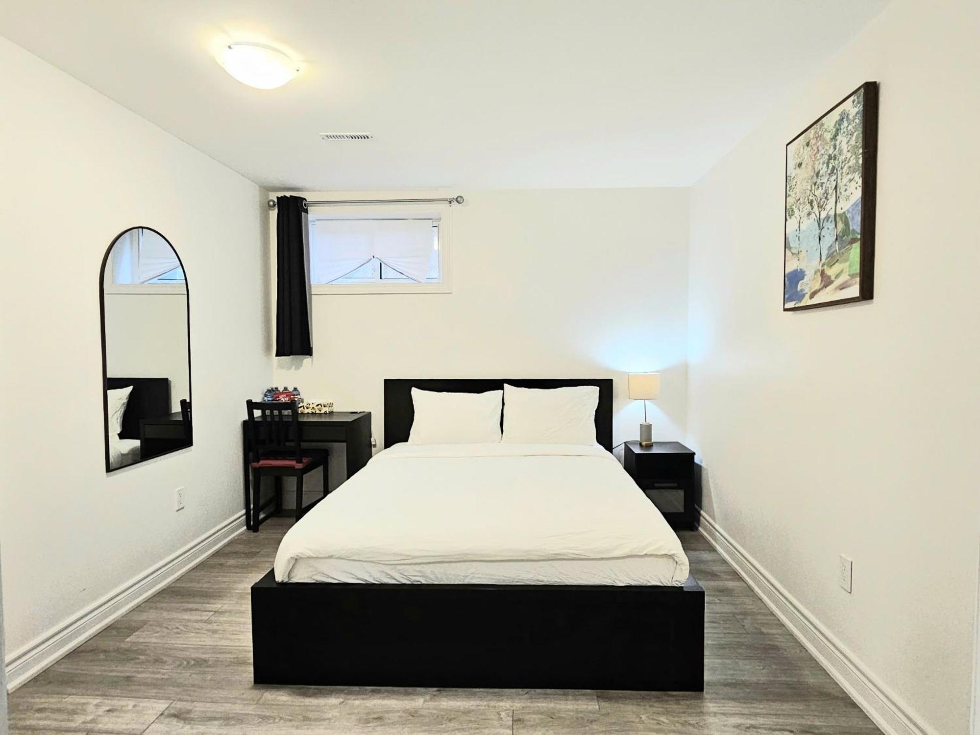 A Home Away Торонто Экстерьер фото