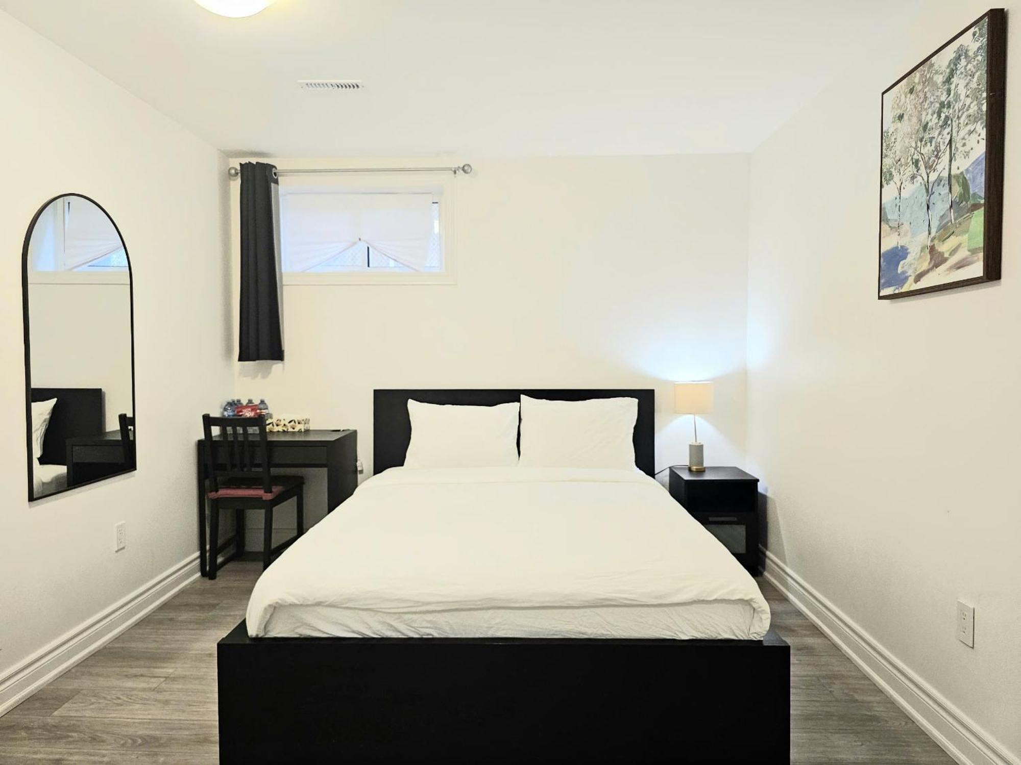 A Home Away Торонто Экстерьер фото