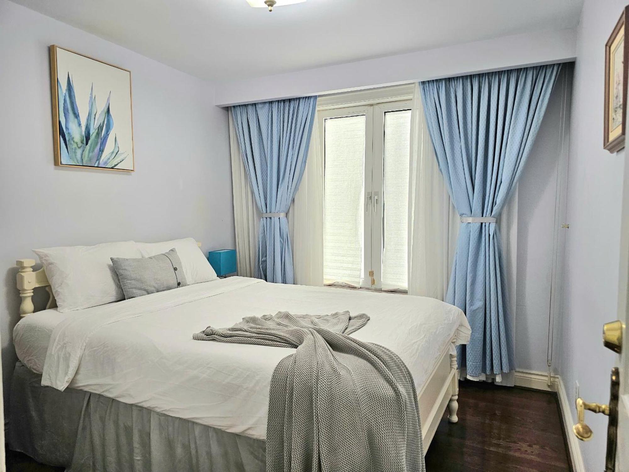 A Home Away Торонто Экстерьер фото